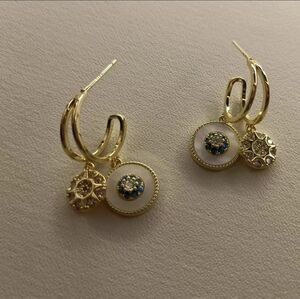 Essential Ear Candy: The Ultimate Fashionable Earrings